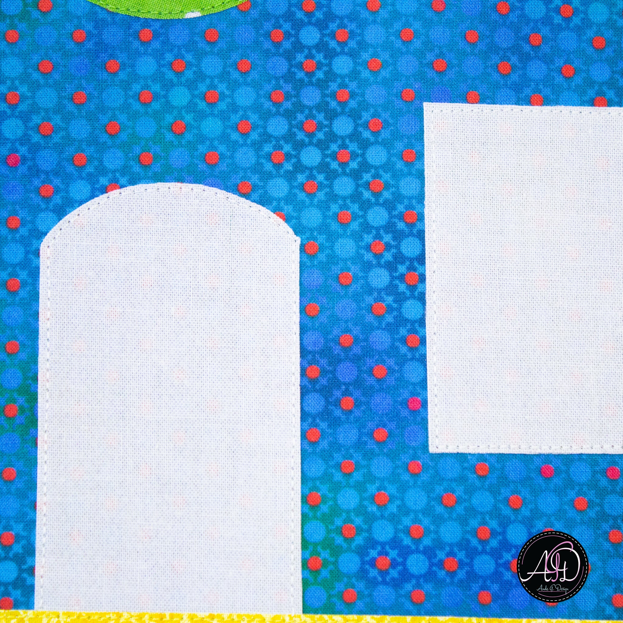 Crab Cay Beach Hut Quilted Wall Hanging | Applique Wall Hanging