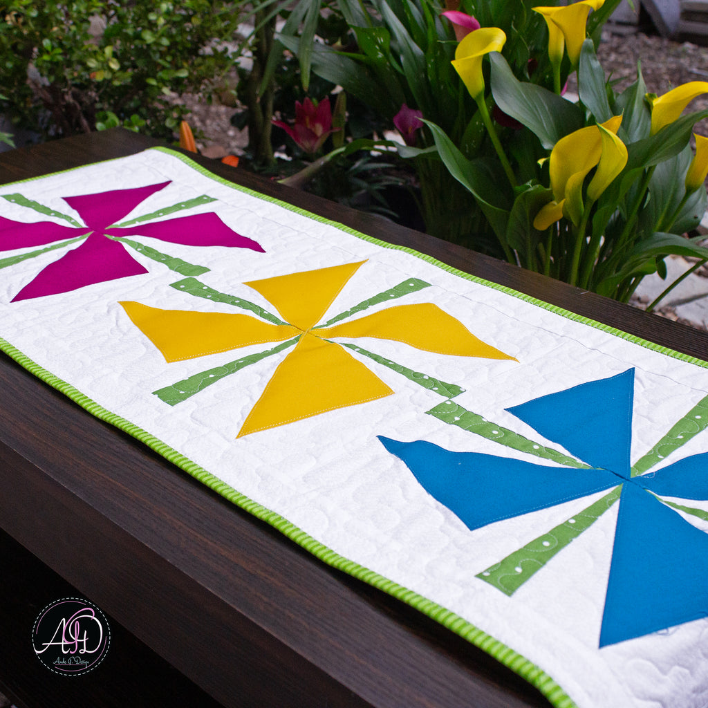 Beach Pinwheels Quilted Table Runner | Applique Table Runner