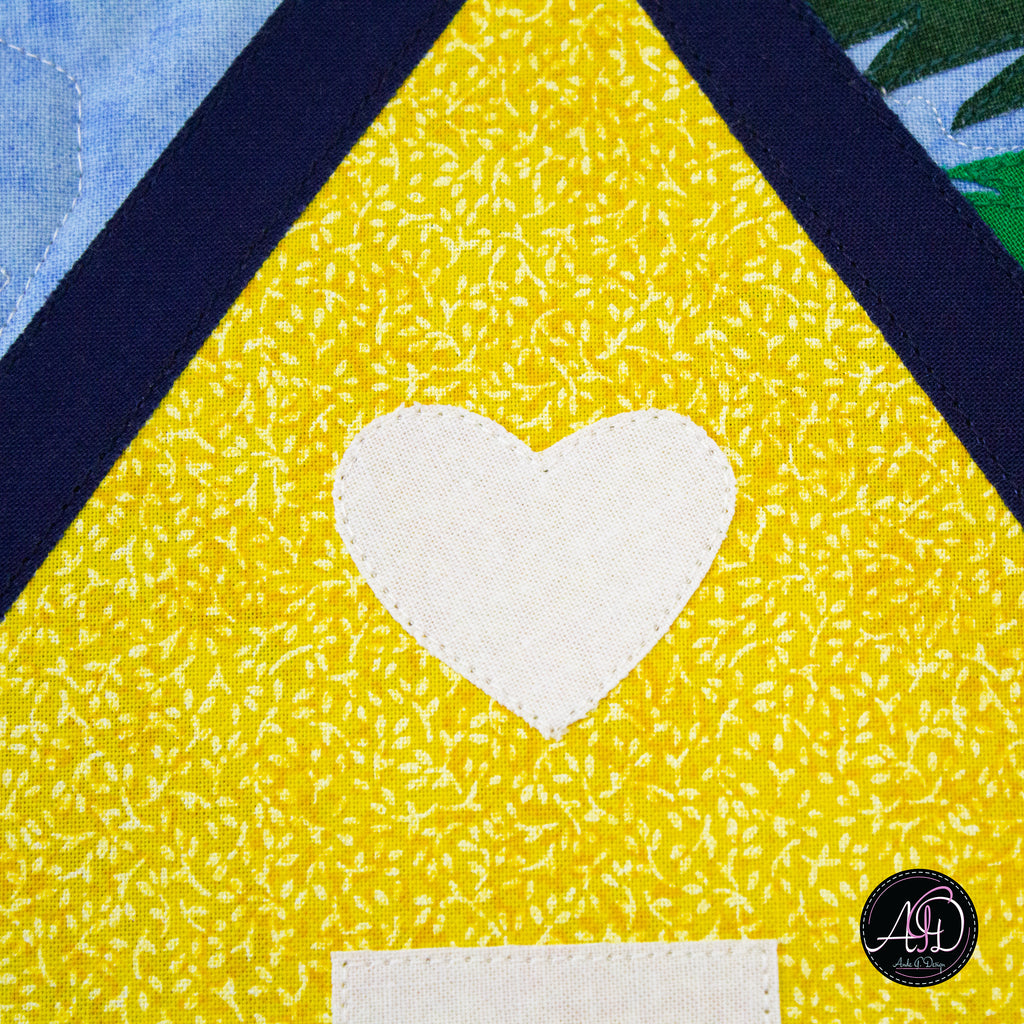 Picnic Beach Hut Quilted Wall Hanging | Applique Wall Hanging