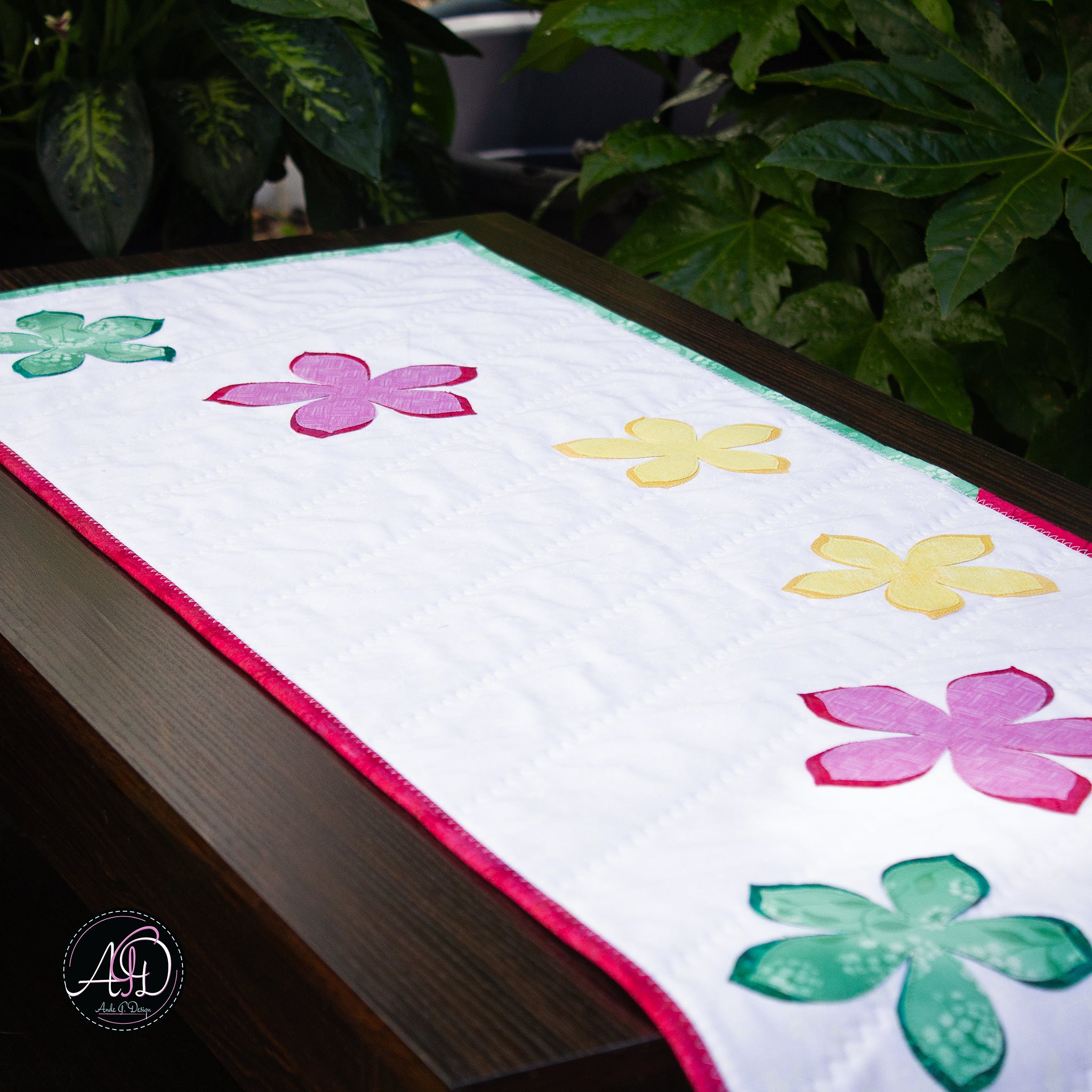 Quilted Applique Beach Flower Summer Table Runner