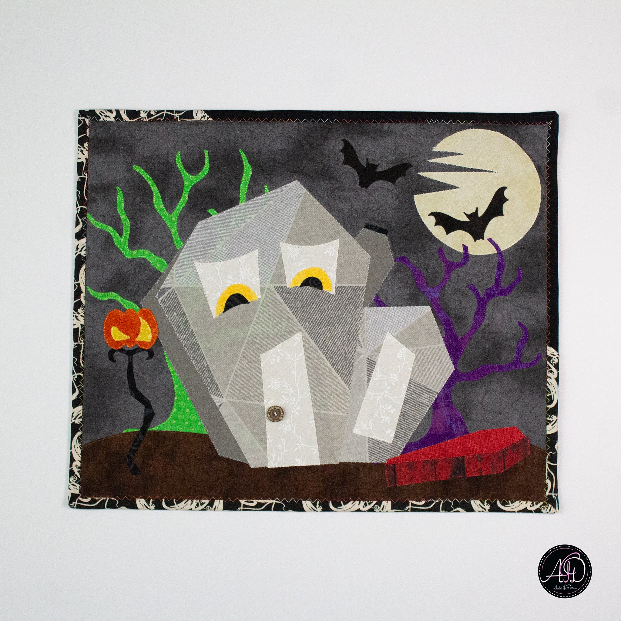 Gray Cravel Vampire's House Halloween Quilted Wall Hanging | Applique Wall Hanging