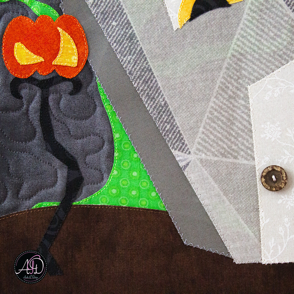 Gray Cravel Vampire's House Halloween Quilted Wall Hanging | Applique Wall Hanging
