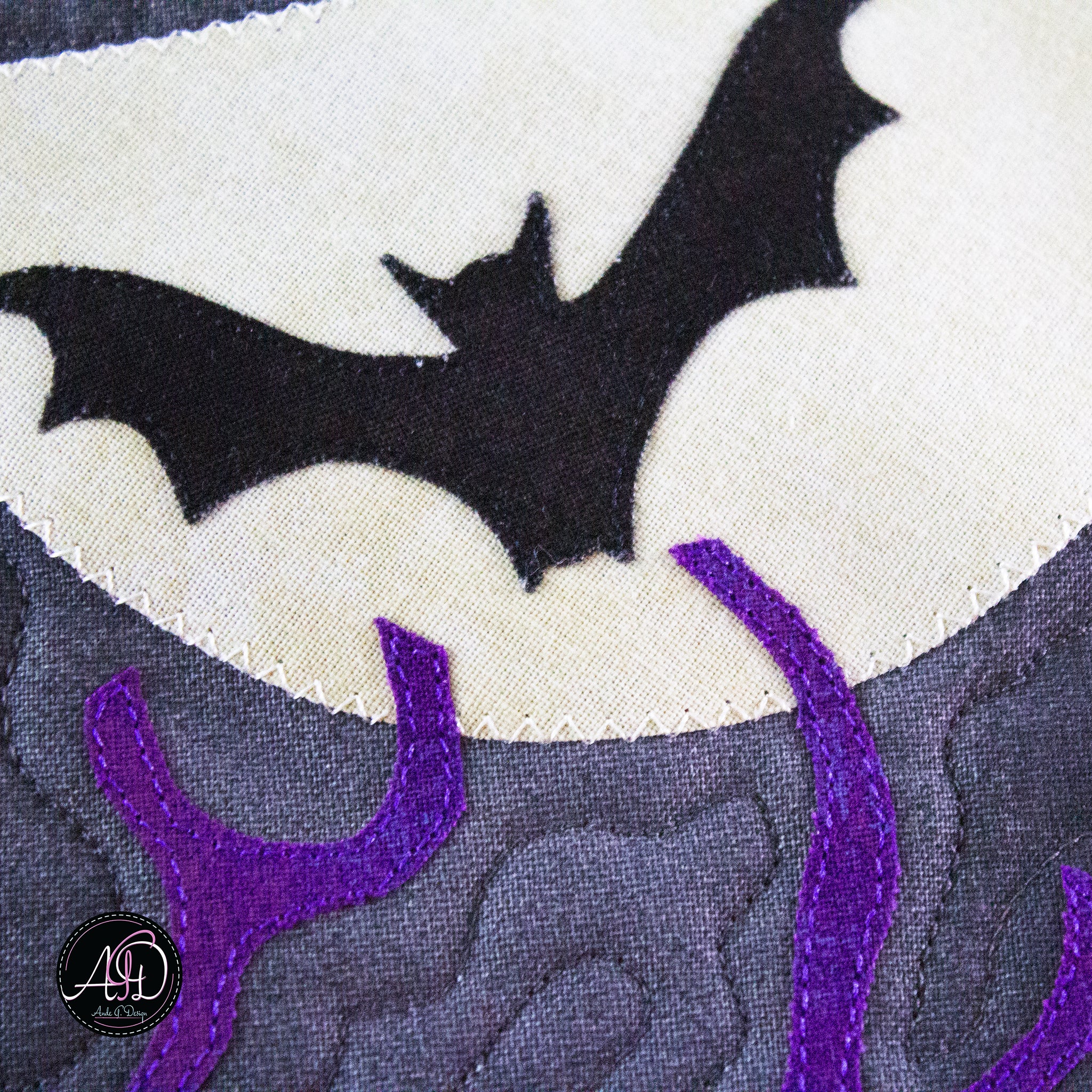 Gray Cravel Vampire's House Halloween Quilted Wall Hanging | Applique Wall Hanging