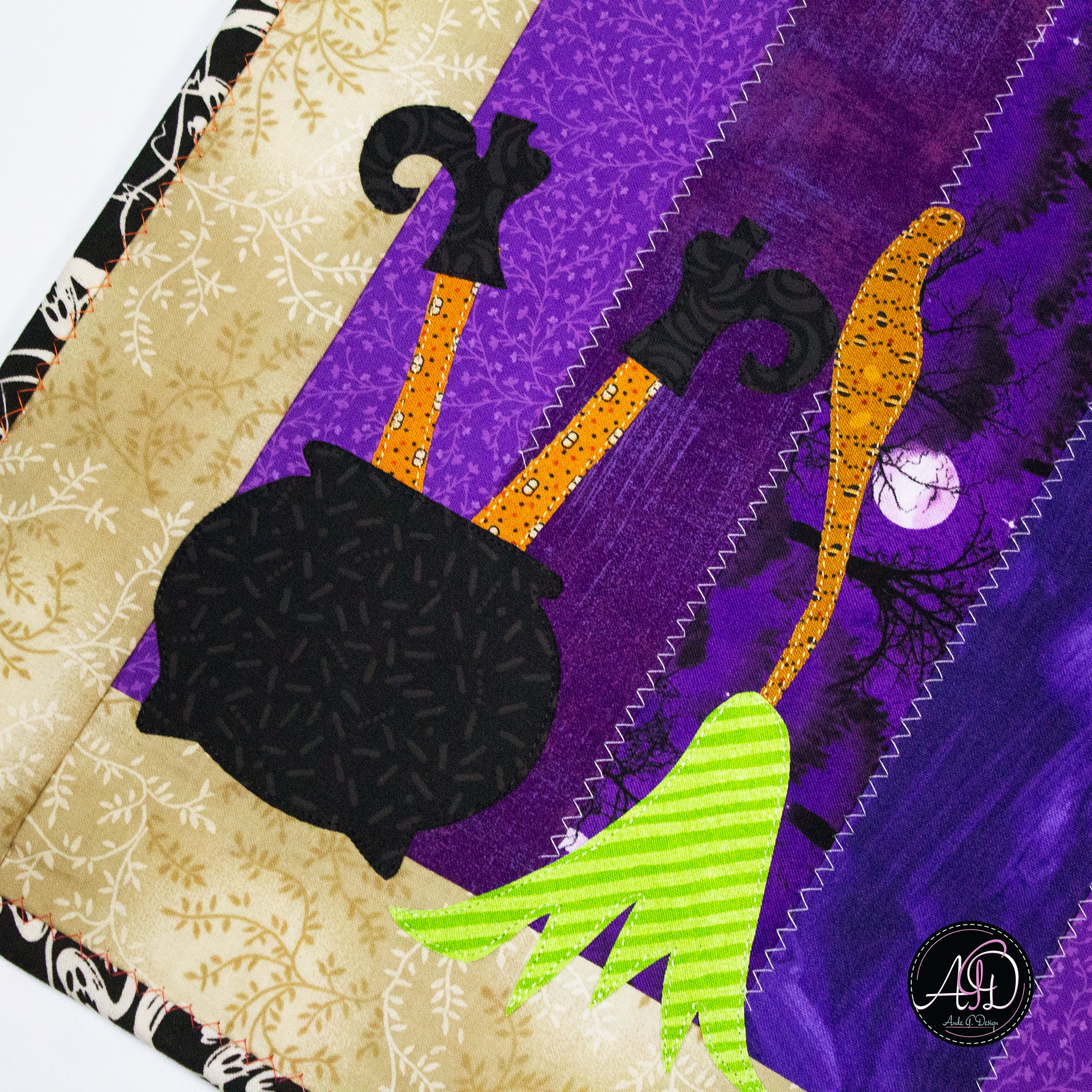 Purple Waybel Witch's Cauldron Halloween Quilted Table Runner | Applique Table Runner