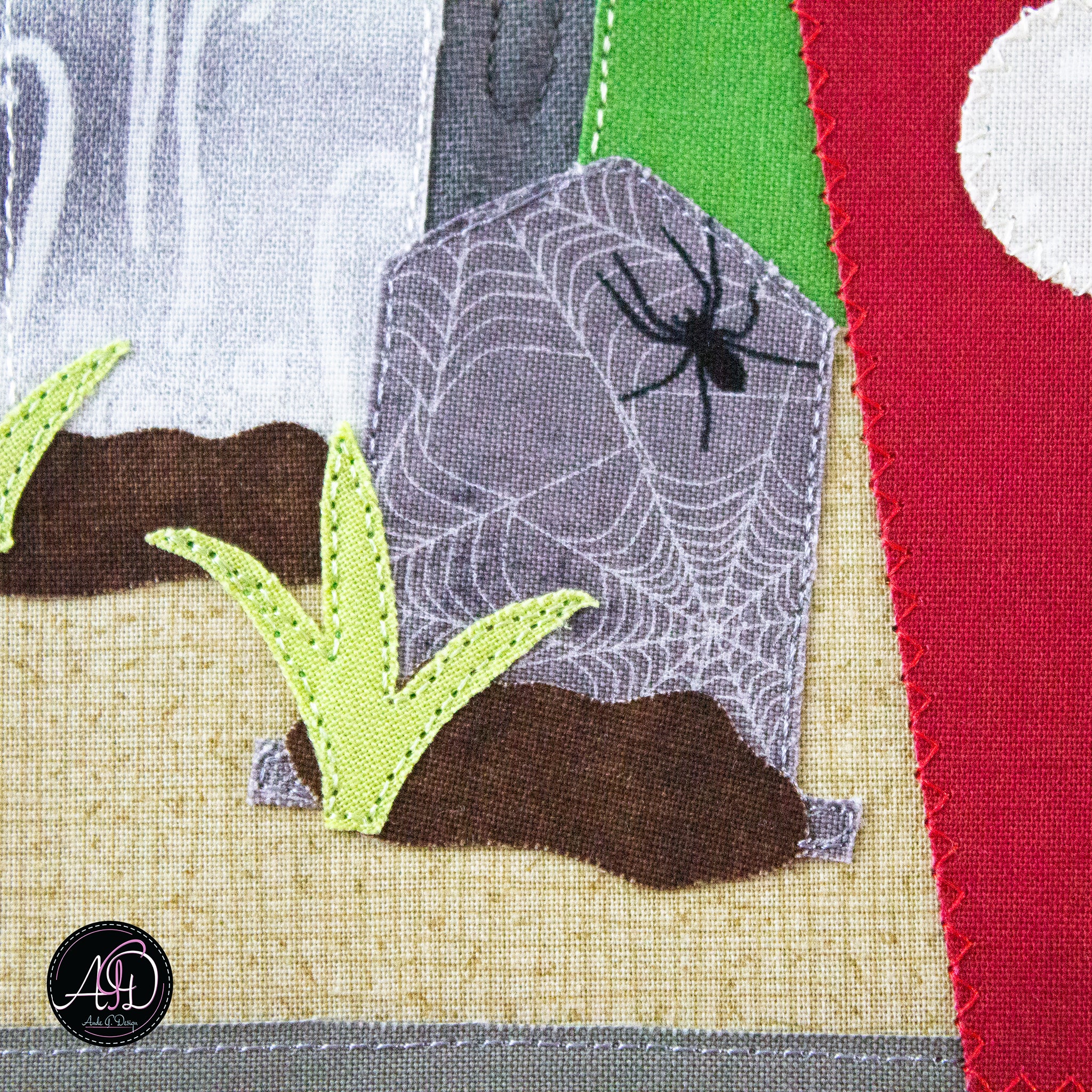 Red Grembles Graveyard House Halloween Quilted Wall Hanging | Applique Wall Hanging