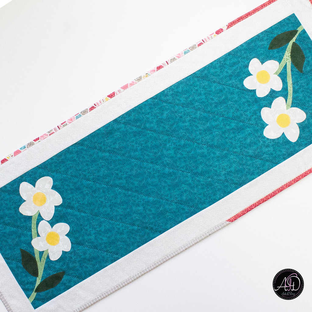 Teal Daisy Applique Quilted Table Runner