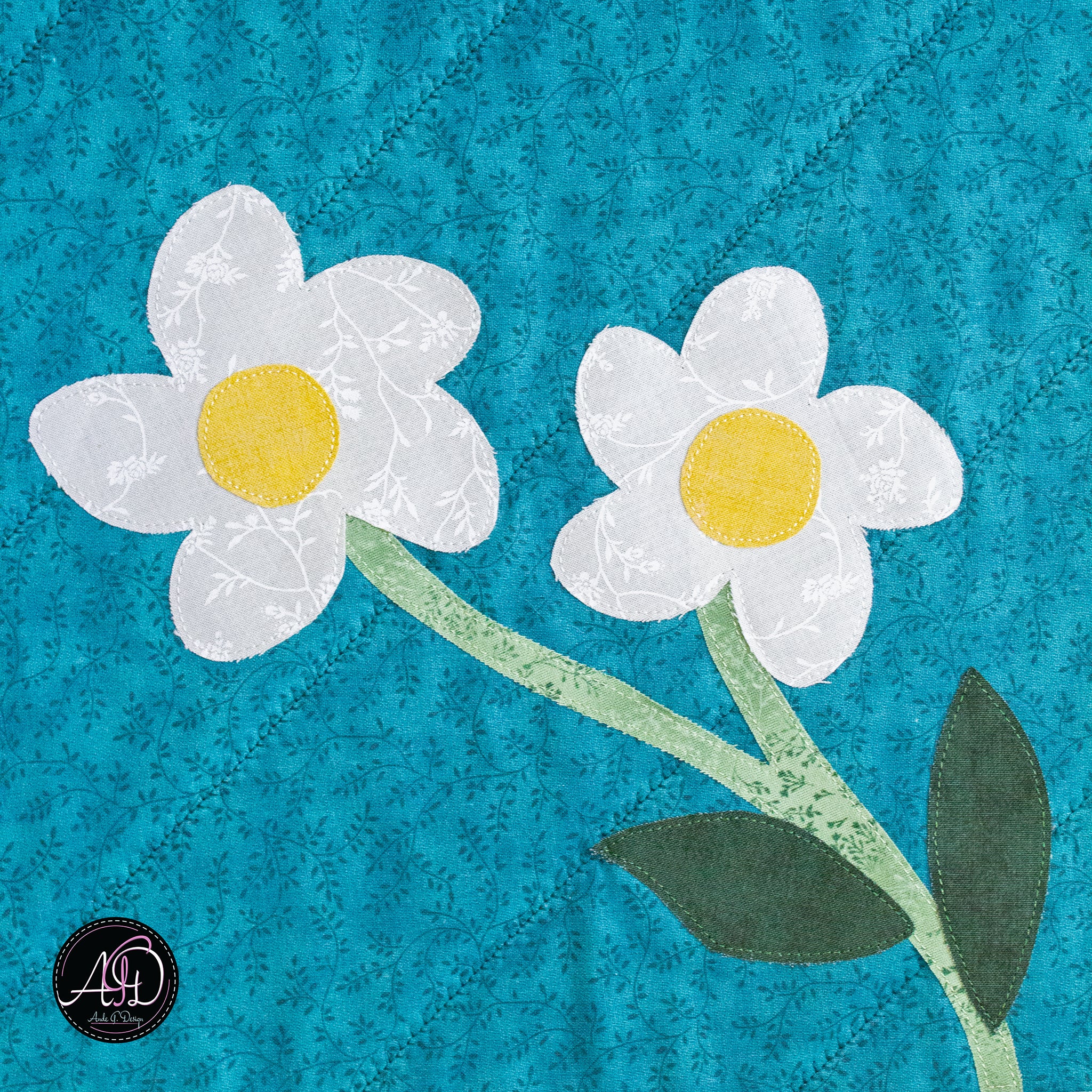 Teal Daisy Applique Quilted Table Runner