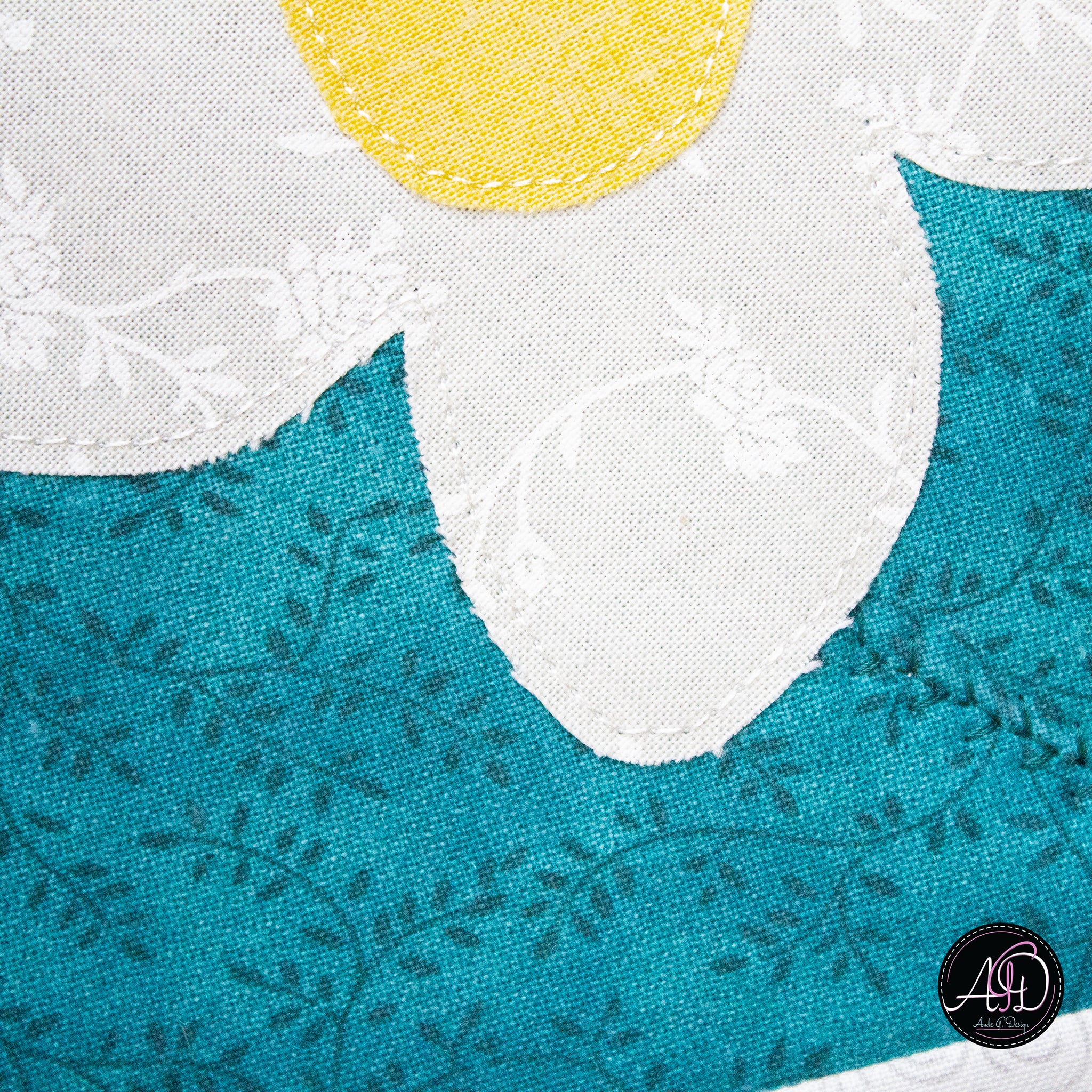 Teal Daisy Applique Quilted Table Runner