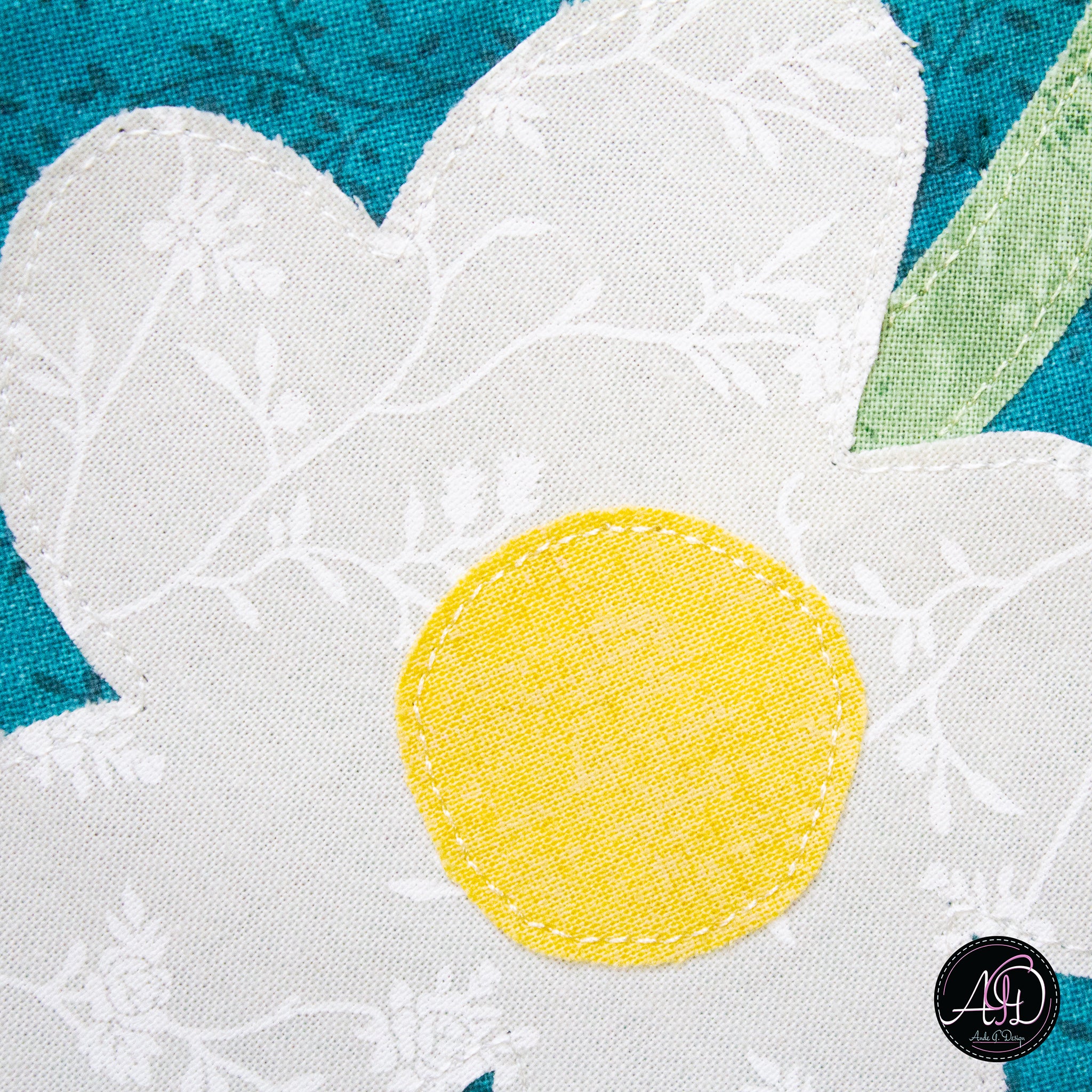 Teal Daisy Applique Quilted Table Runner